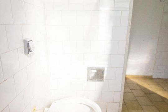 Banheiro de casa à venda com 1 quarto, 60m² em Anhangabaú, Jundiaí
