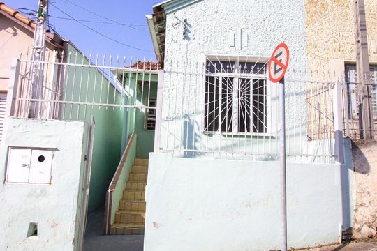 Fachada de casa à venda com 1 quarto, 60m² em Anhangabaú, Jundiaí