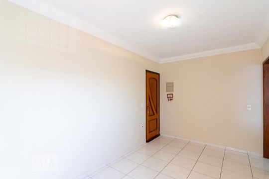 Sala de apartamento à venda com 2 quartos, 67m² em Vila Metalúrgica, Santo André