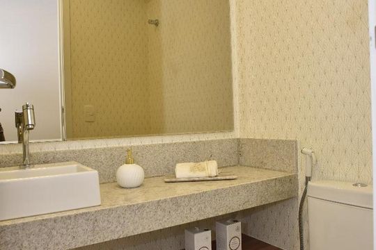Lavabo de apartamento à venda com 2 quartos, 107m² em Barra da Tijuca, Rio de Janeiro