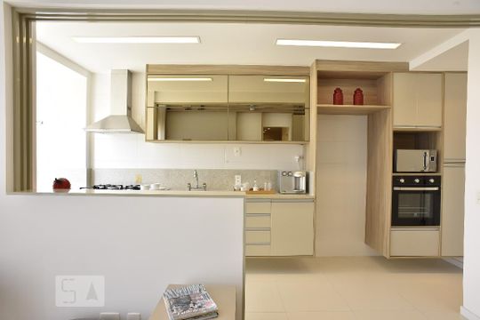 Cozinha de apartamento à venda com 2 quartos, 107m² em Barra da Tijuca, Rio de Janeiro
