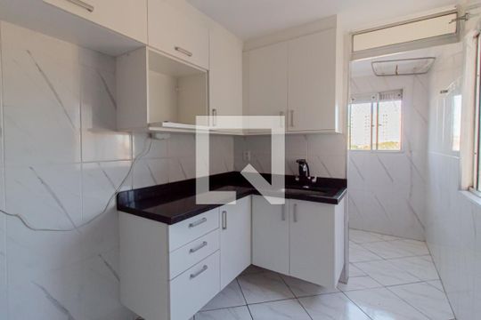 Cozinha de apartamento para alugar com 2 quartos, 50m² em Jardim Danfer, São Paulo