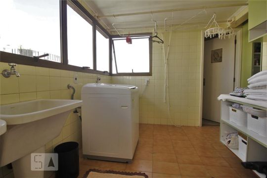 Área de Serviço de apartamento para alugar com 4 quartos, 306m² em Vila Morumbi, São Paulo