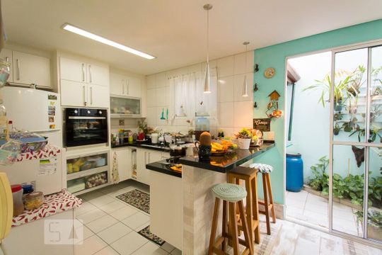 Cozinha de casa de condomínio à venda com 3 quartos, 137m² em Bosque da Saúde, São Paulo