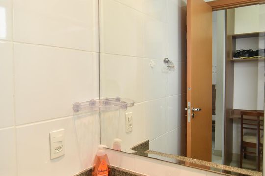Banheiro da suite - pia e espelho de apartamento para alugar com 3 quartos, 70m² em Vila Formosa, São Paulo
