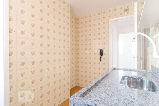 Cozinha de apartamento para alugar com 2 quartos, 55m² em Vila Guarani (z Sul), São Paulo
