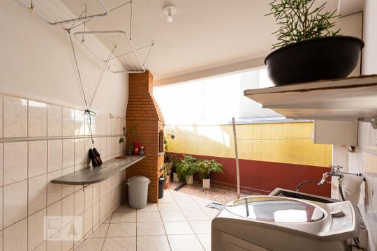 Área de Serviço de casa para alugar com 3 quartos, 200m² em Pestana, Osasco