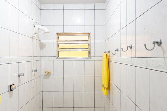 Banheiro de casa para alugar com 3 quartos, 200m² em Pestana, Osasco