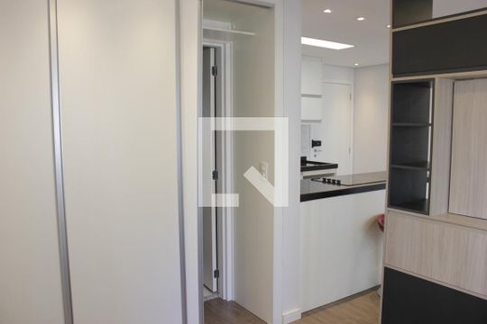 Porta do banheiro de kitnet/studio para alugar com 1 quarto, 38m² em Jardim Flor da Montanha, Guarulhos