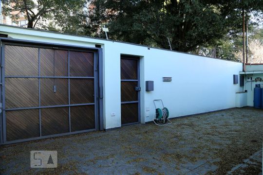 Garagem de casa para alugar com 4 quartos, 252m² em Vila Progredior, São Paulo