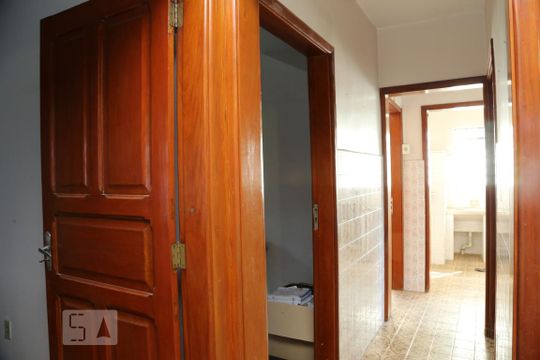 Corredor de casa para alugar com 4 quartos, 252m² em Vila Progredior, São Paulo