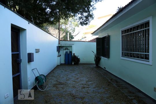Garagem de casa para alugar com 4 quartos, 252m² em Vila Progredior, São Paulo