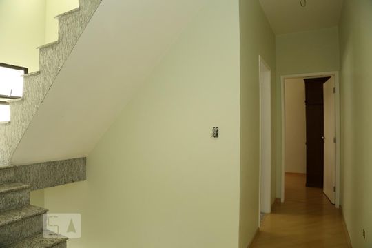Corredor de casa para alugar com 4 quartos, 252m² em Vila Progredior, São Paulo