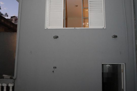Fachada dos fundos de casa à venda com 3 quartos, 200m² em Baeta Neves, São Bernardo do Campo
