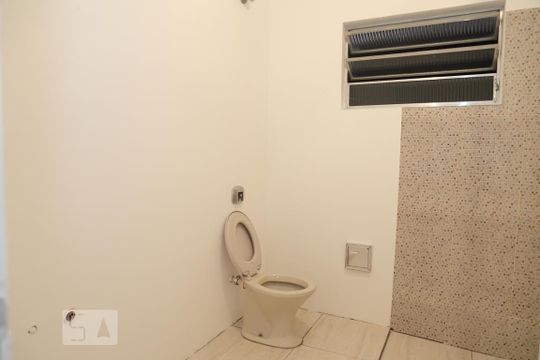 Banheiro do Corredor de casa à venda com 3 quartos, 200m² em Baeta Neves, São Bernardo do Campo