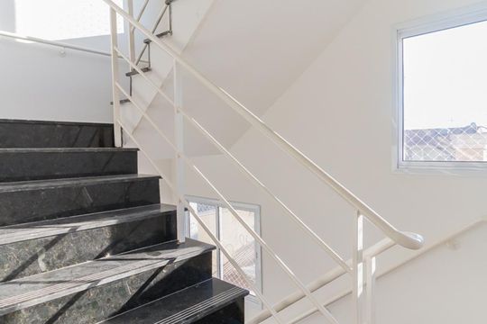 Escada de apartamento para alugar com 2 quartos, 50m² em Vila Ré, São Paulo