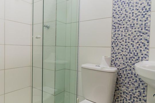 Banheiro de apartamento para alugar com 2 quartos, 50m² em Vila Ré, São Paulo
