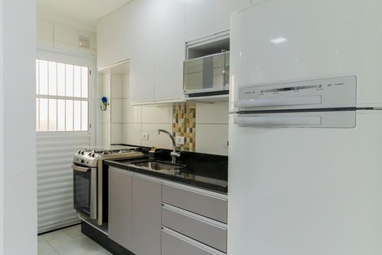 Cozinha de apartamento para alugar com 2 quartos, 50m² em Vila Ré, São Paulo