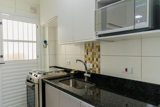 Cozinha de apartamento para alugar com 2 quartos, 50m² em Vila Ré, São Paulo