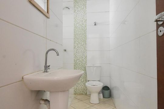 Banheiro de kitnet/studio para alugar com 1 quarto, 45m² em Jardim Monte Azul, São Paulo