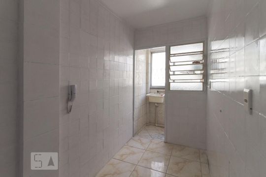 Cozinha de apartamento à venda com 1 quarto, 40m² em Protásio Alves, Porto Alegre
