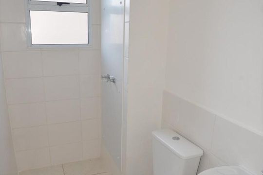 Banheiro de apartamento para alugar com 2 quartos, 43m² em Campo Grande, Rio de Janeiro