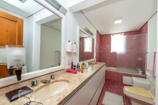 Banheiro de apartamento à venda com 3 quartos, 463m² em Bela Vista, Porto Alegre