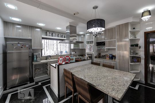 Cozinha de casa para alugar com 4 quartos, 350m² em Vila Carrão, São Paulo