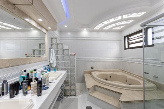 Banheiro Suite Master de casa para alugar com 4 quartos, 350m² em Vila Carrão, São Paulo