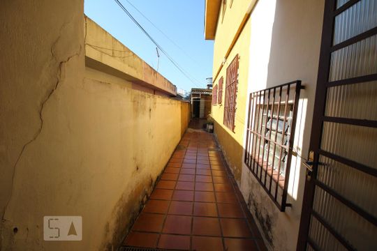Quintal de casa à venda com 3 quartos, 180m² em Americanópolis, São Paulo