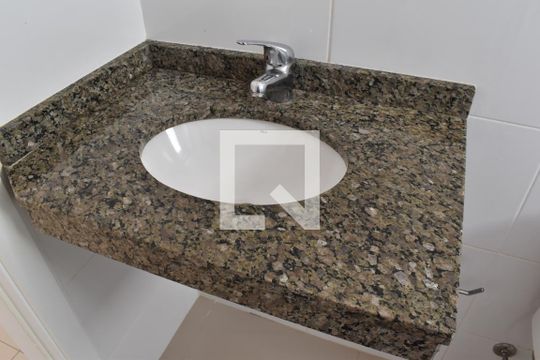 Banheiro de apartamento à venda com 1 quarto, 35m² em Portão, Curitiba
