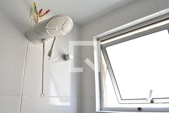 Banheiro de apartamento à venda com 1 quarto, 35m² em Portão, Curitiba