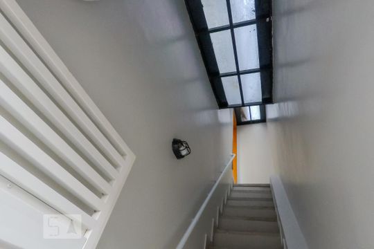 Escada Principal entrada de casa para alugar com 1 quarto, 37m² em Vila Clementino, São Paulo