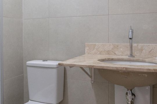 Banheiro Social de apartamento à venda com 2 quartos, 68m² em Água Branca, São Paulo