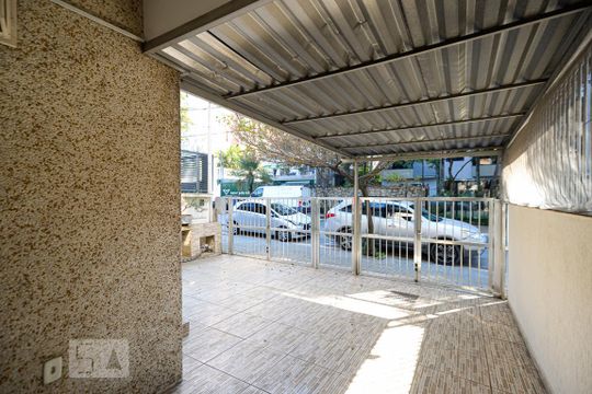 Garagem de casa à venda com 3 quartos, 210m² em Perdizes, São Paulo