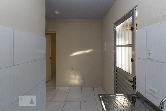 Cozinha de casa para alugar com 1 quarto, 30m² em Parque Tomas Saraiva, São Paulo