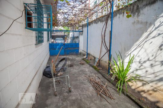 Garagem de casa à venda com 3 quartos, 80m² em Taquara, Rio de Janeiro