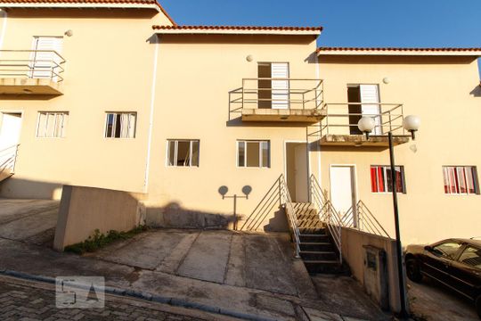 Fachada de casa de condomínio para alugar com 2 quartos, 64m² em Vila Pomar, Mogi das Cruzes