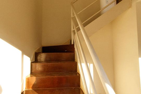 Escada de casa de condomínio para alugar com 2 quartos, 64m² em Vila Pomar, Mogi das Cruzes