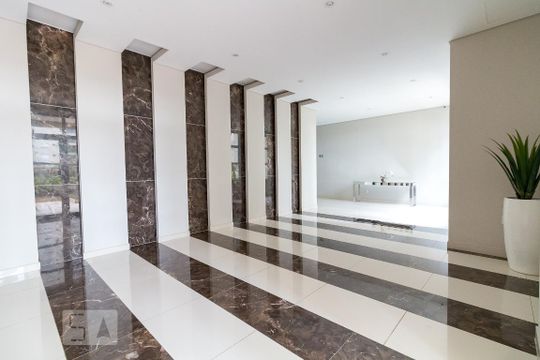 Hall de entrada do bloco de apartamento para alugar com 3 quartos, 86m² em Jardim Flor da Montanha, Guarulhos