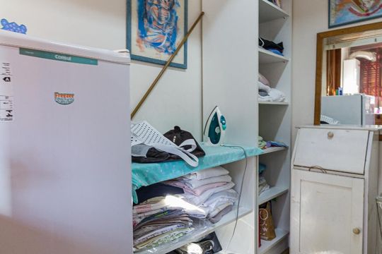 Quarto de Serviço de apartamento à venda com 3 quartos, 310m² em Bela Vista, Porto Alegre