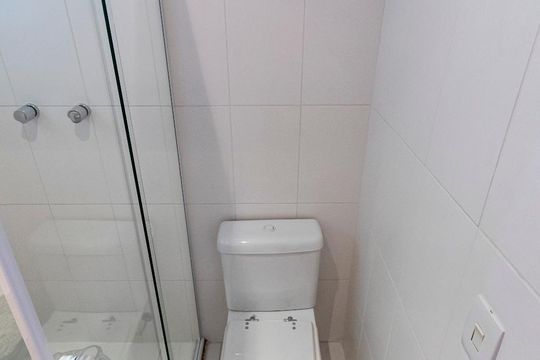 Banheiro social de apartamento para alugar com 2 quartos, 70m² em Cambuci, São Paulo