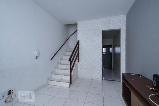 Sala de casa de condomínio para alugar com 2 quartos, 52m² em Piratininga (venda Nova), Belo Horizonte