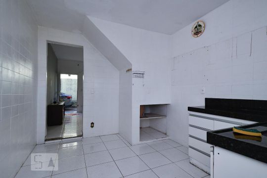 Cozinha de casa de condomínio para alugar com 2 quartos, 52m² em Piratininga (venda Nova), Belo Horizonte