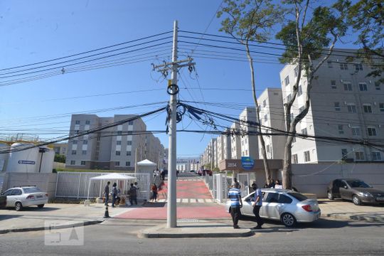 Fachada do Condomínio de apartamento para alugar com 2 quartos, 45m² em Campo Grande, Rio de Janeiro
