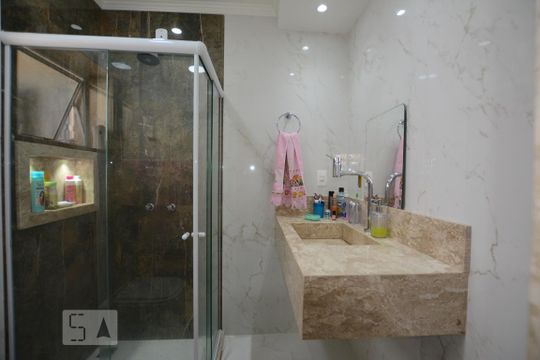 Banheiro da suite de apartamento à venda com 3 quartos, 80m² em Bonsucesso, Rio de Janeiro