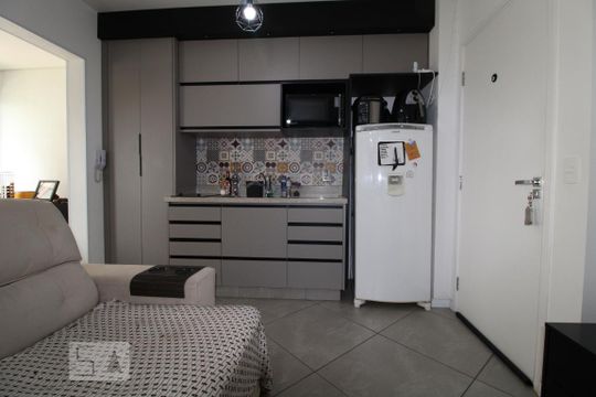 Sala/cozinha de kitnet/studio para alugar com 1 quarto, 35m² em Campo Belo, São Paulo