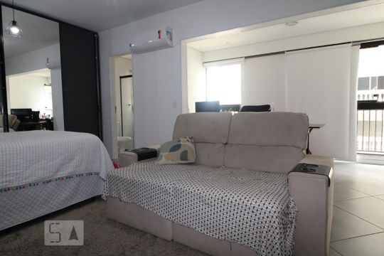 Sala/cozinha de kitnet/studio para alugar com 1 quarto, 35m² em Campo Belo, São Paulo