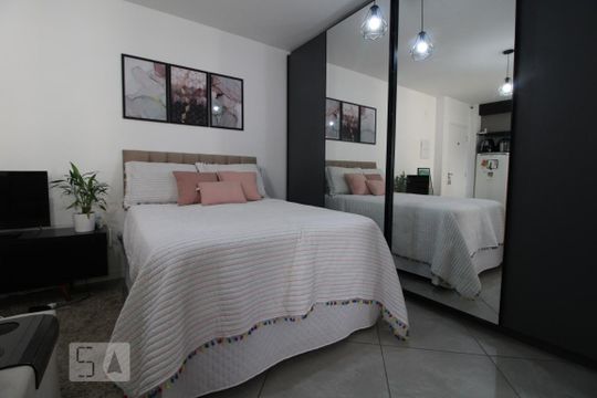 Quarto de kitnet/studio para alugar com 1 quarto, 35m² em Campo Belo, São Paulo