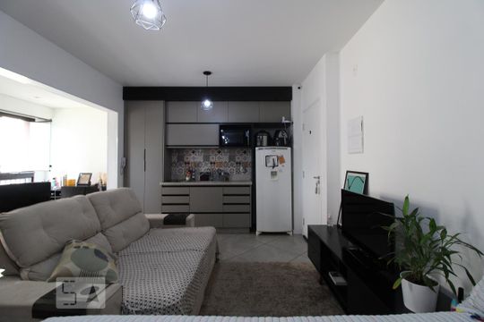 Sala/cozinha de kitnet/studio para alugar com 1 quarto, 35m² em Campo Belo, São Paulo
